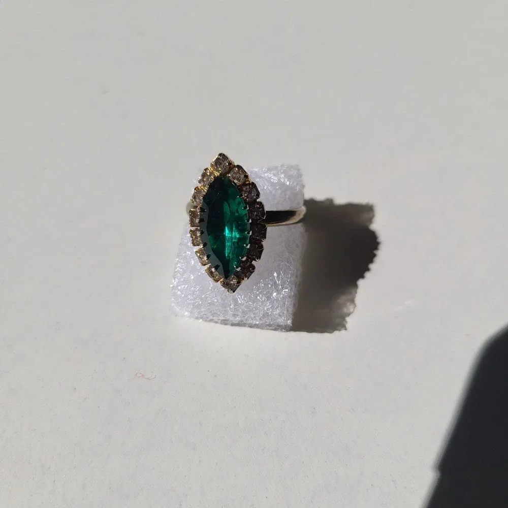 Vintage Marquise Emerald Green Glass Rhinestone Cocktail Ring Size 6 Silver - Picture 9 of 10
